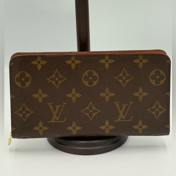 Louis Vuitton Monogram Long Zip Wallet - Picture 2 of 10